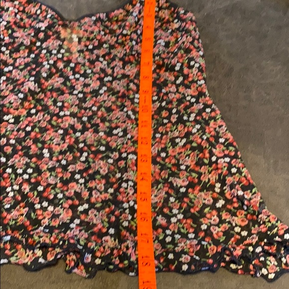 Pretty sheer flower camisole top - Picture 5 of 5
